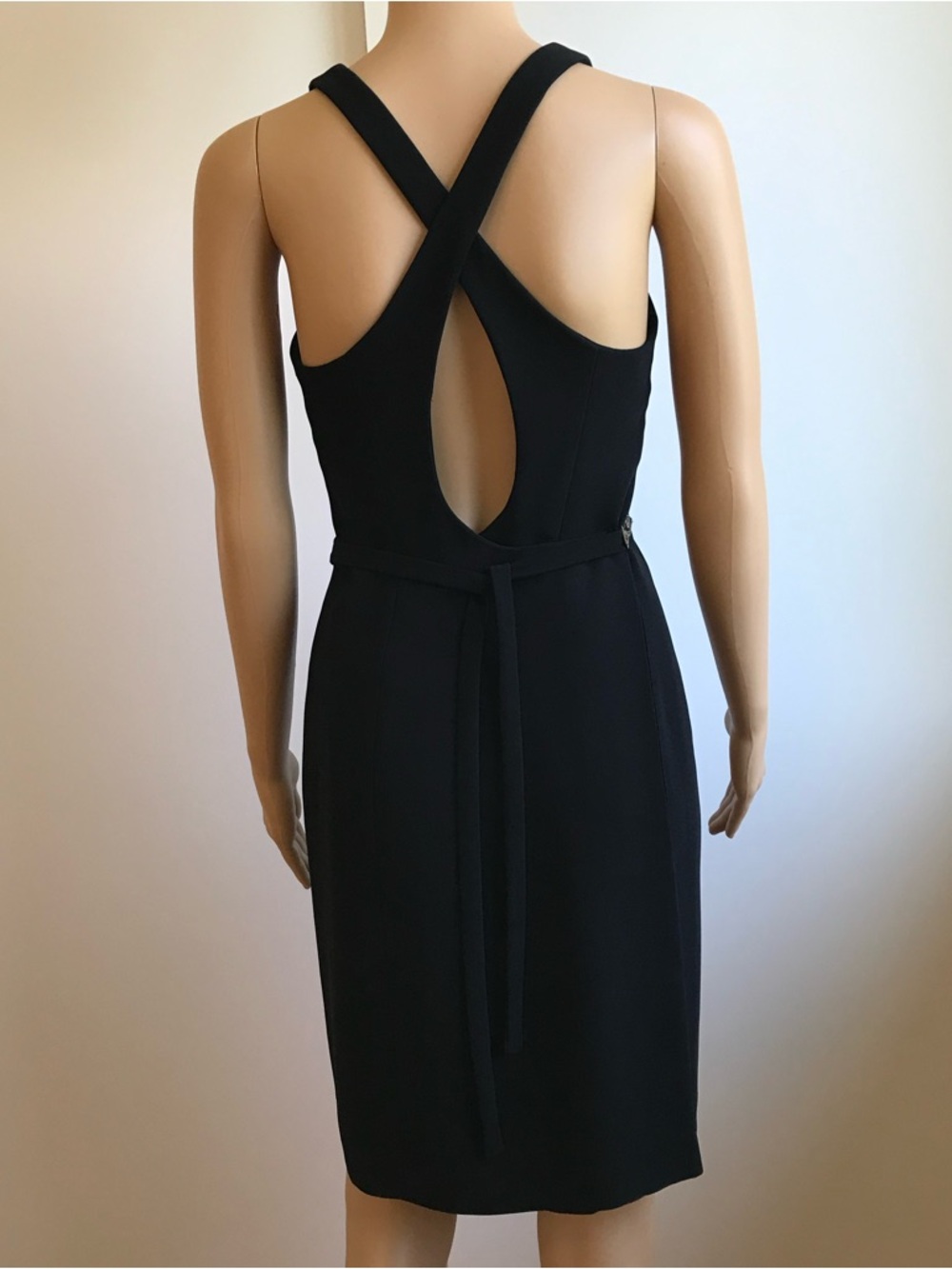Like new Ann Taylor crisscross back little black dress cocktail party dress sz 2